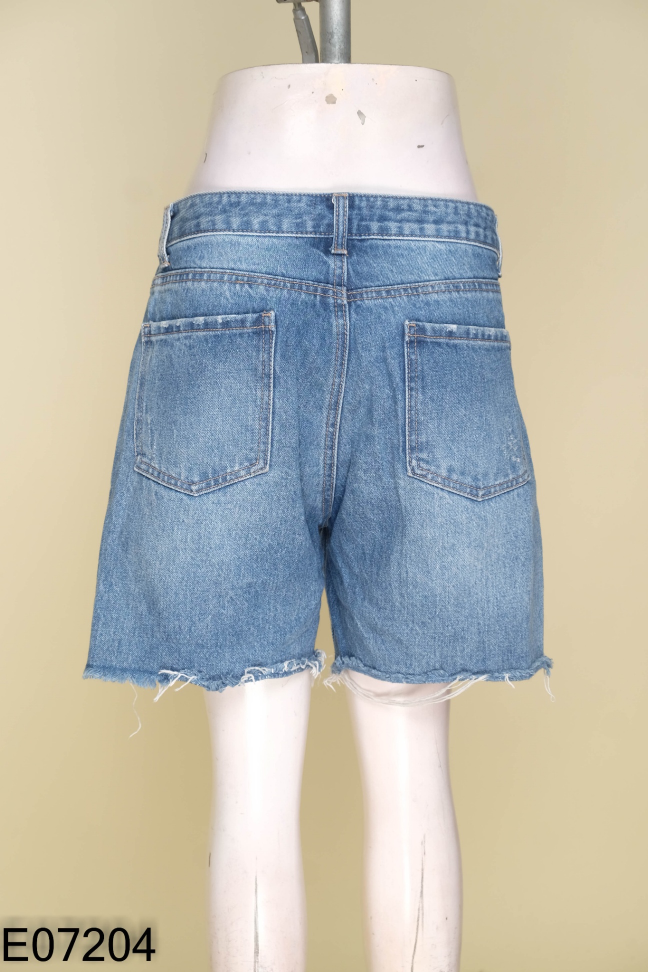 Quần shorts jeans GIODANO xanh rách