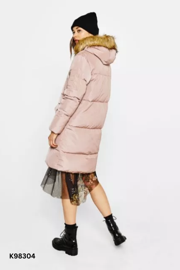 Áo khoác hồng BERSHKA dáng dài mũ lông