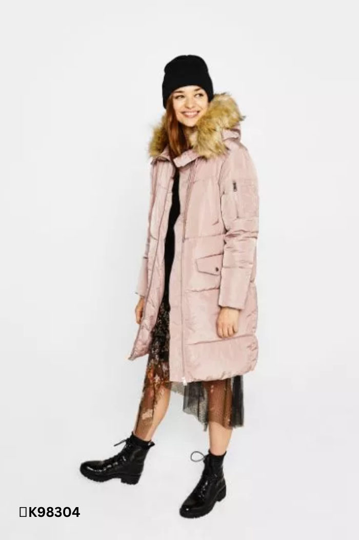 Áo khoác hồng BERSHKA dáng dài mũ lông