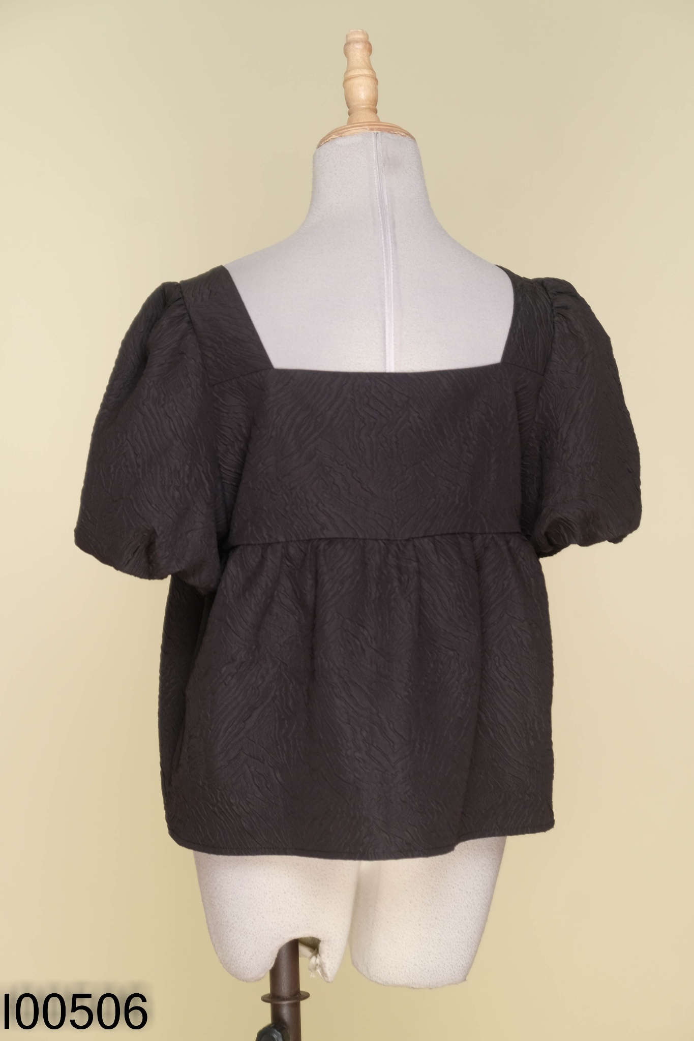 Áo babydoll đen tay phồng