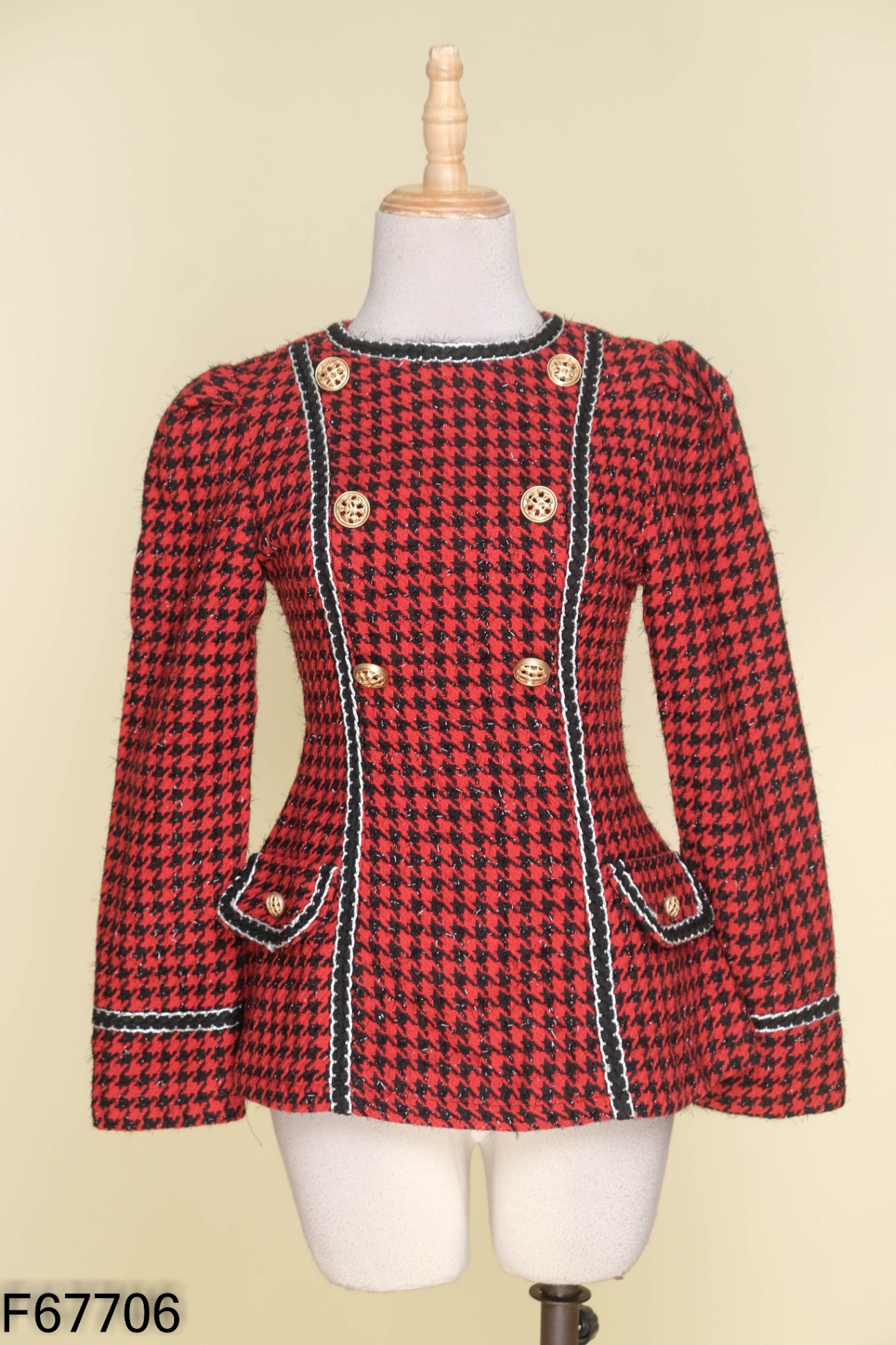 Áo dạ tweed đỏ phối đen họa tiết ziczac