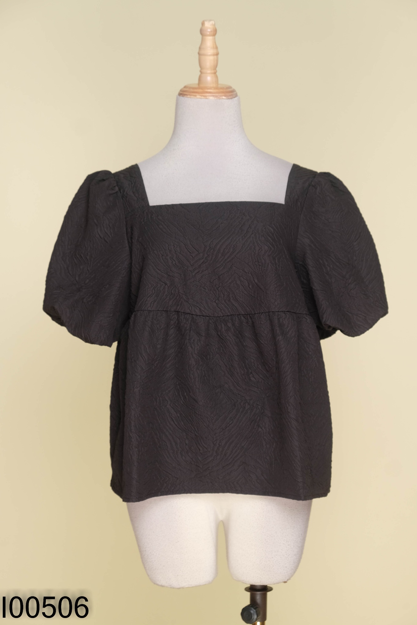 Áo babydoll đen tay phồng