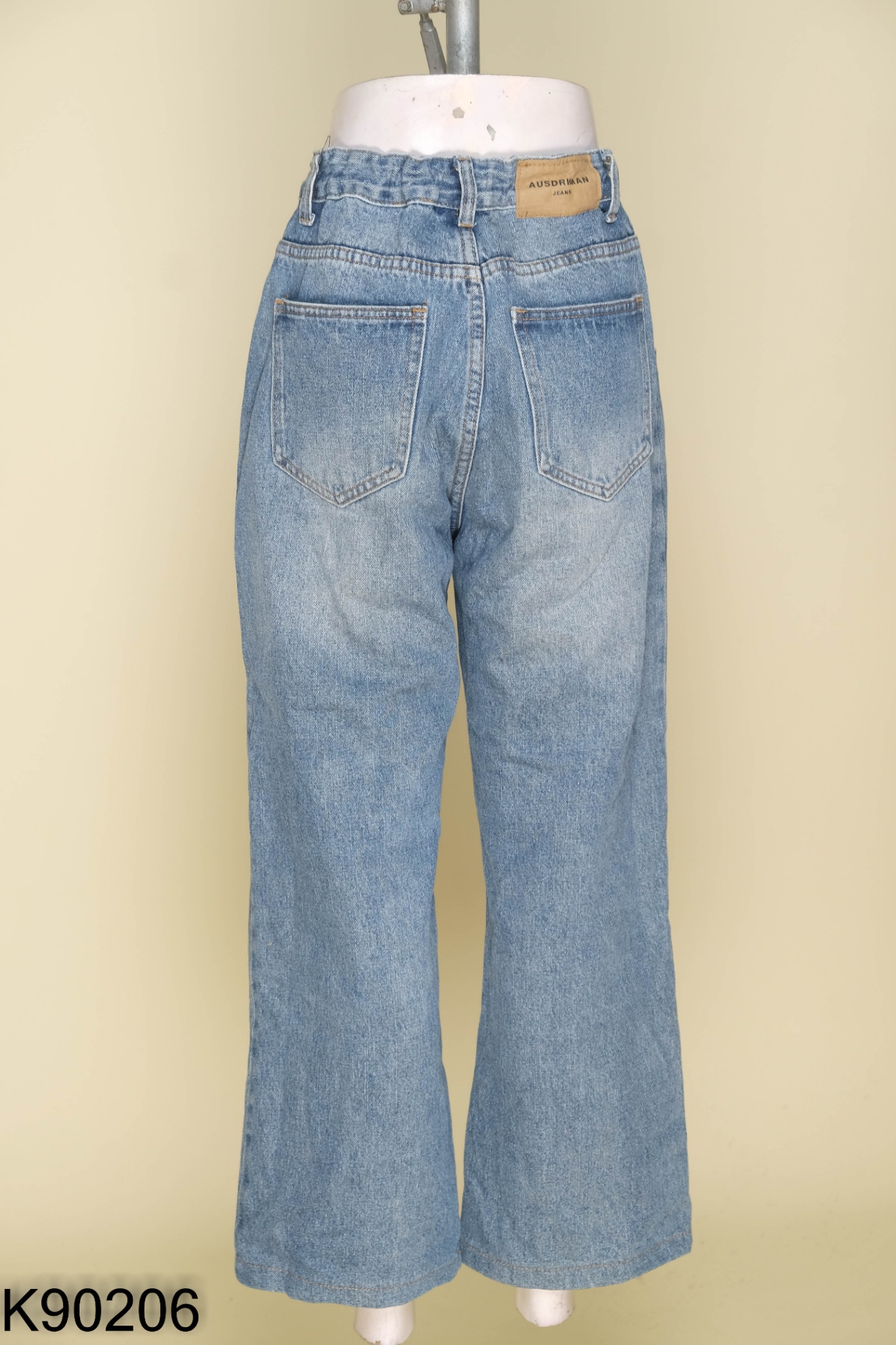 Quần jeans xanh trơn