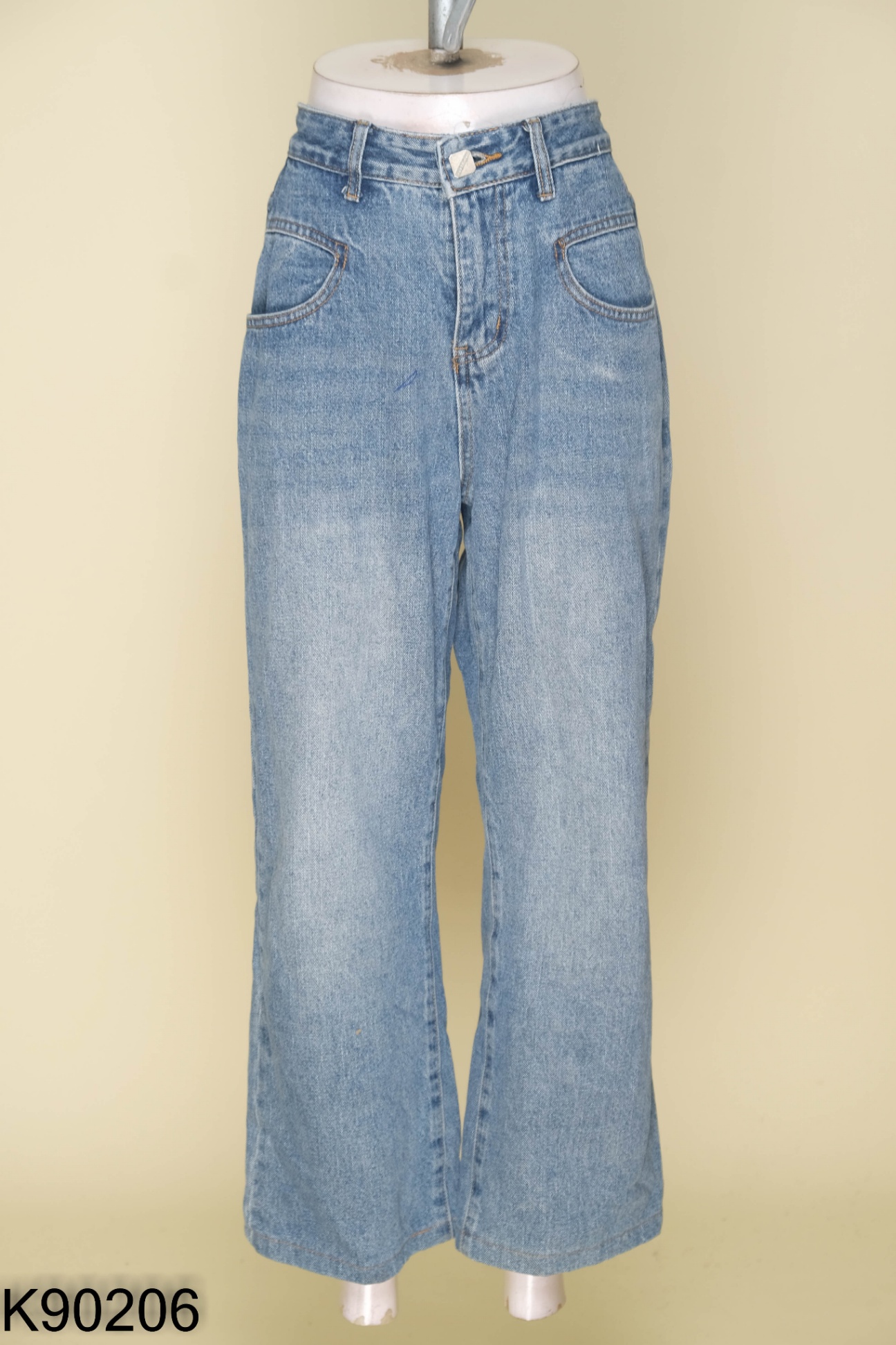 Quần jeans xanh trơn