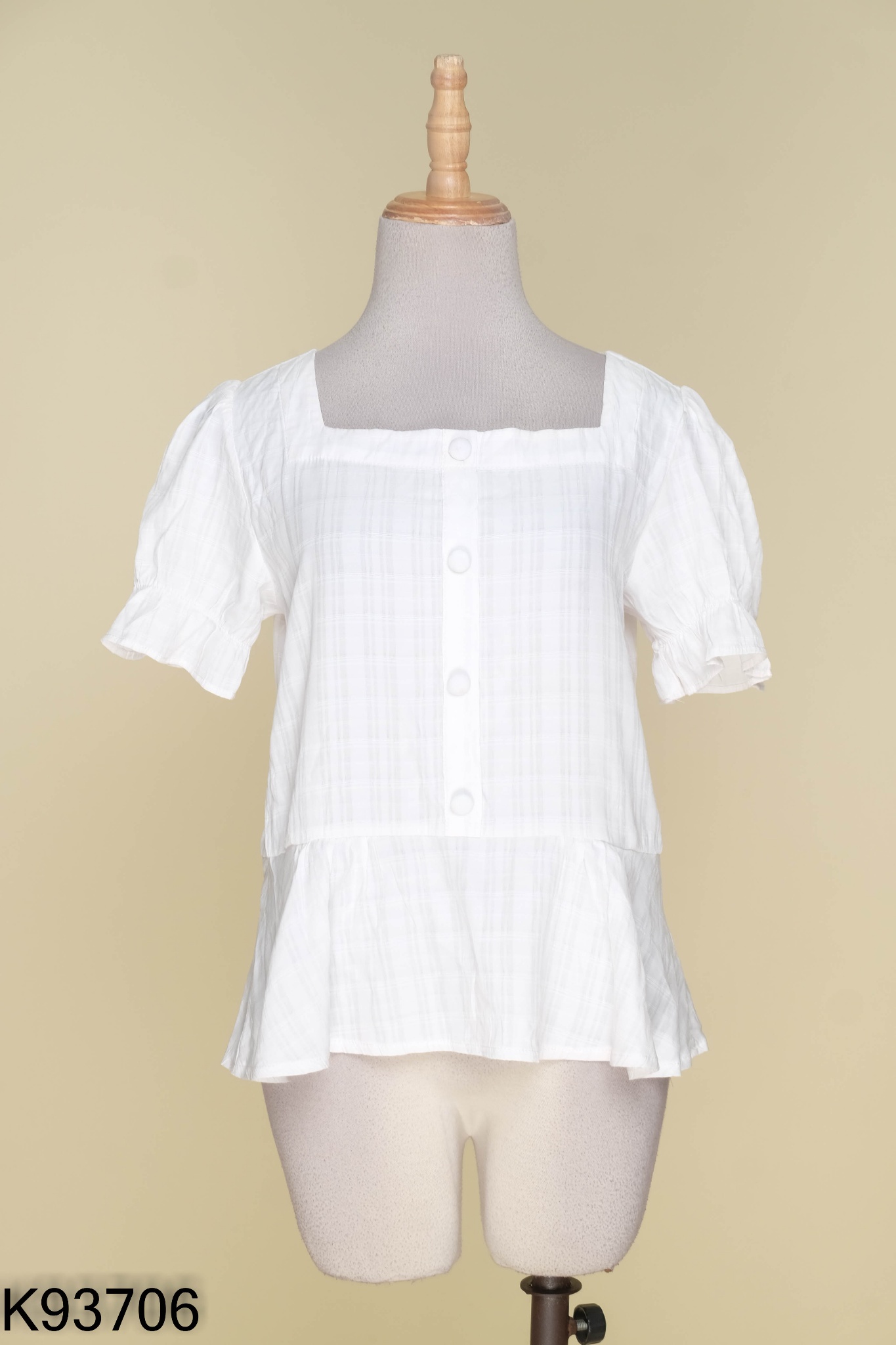 Áo CALIE trắng cổ vuông