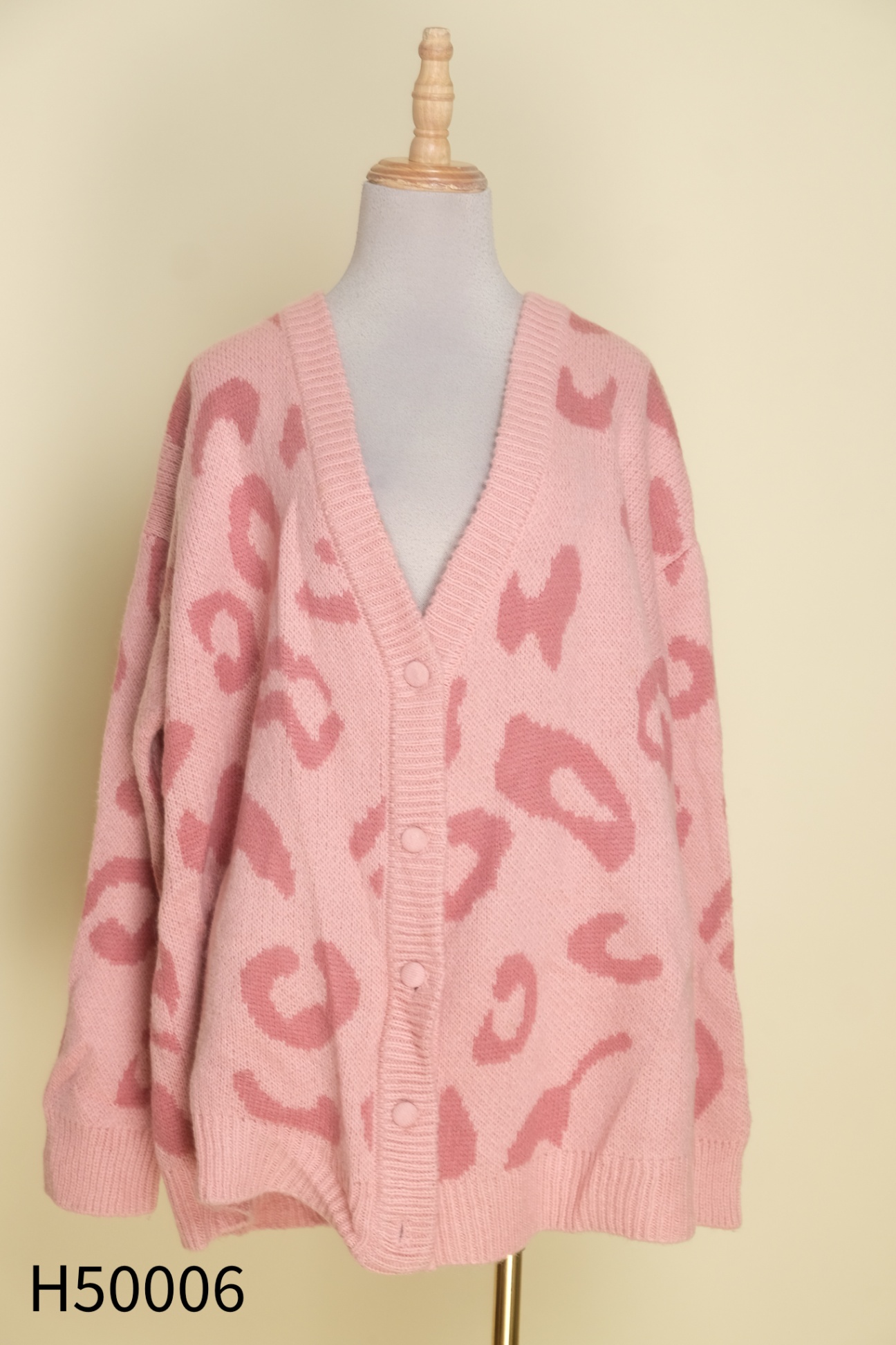 Áo cardigan hồng họa tiết