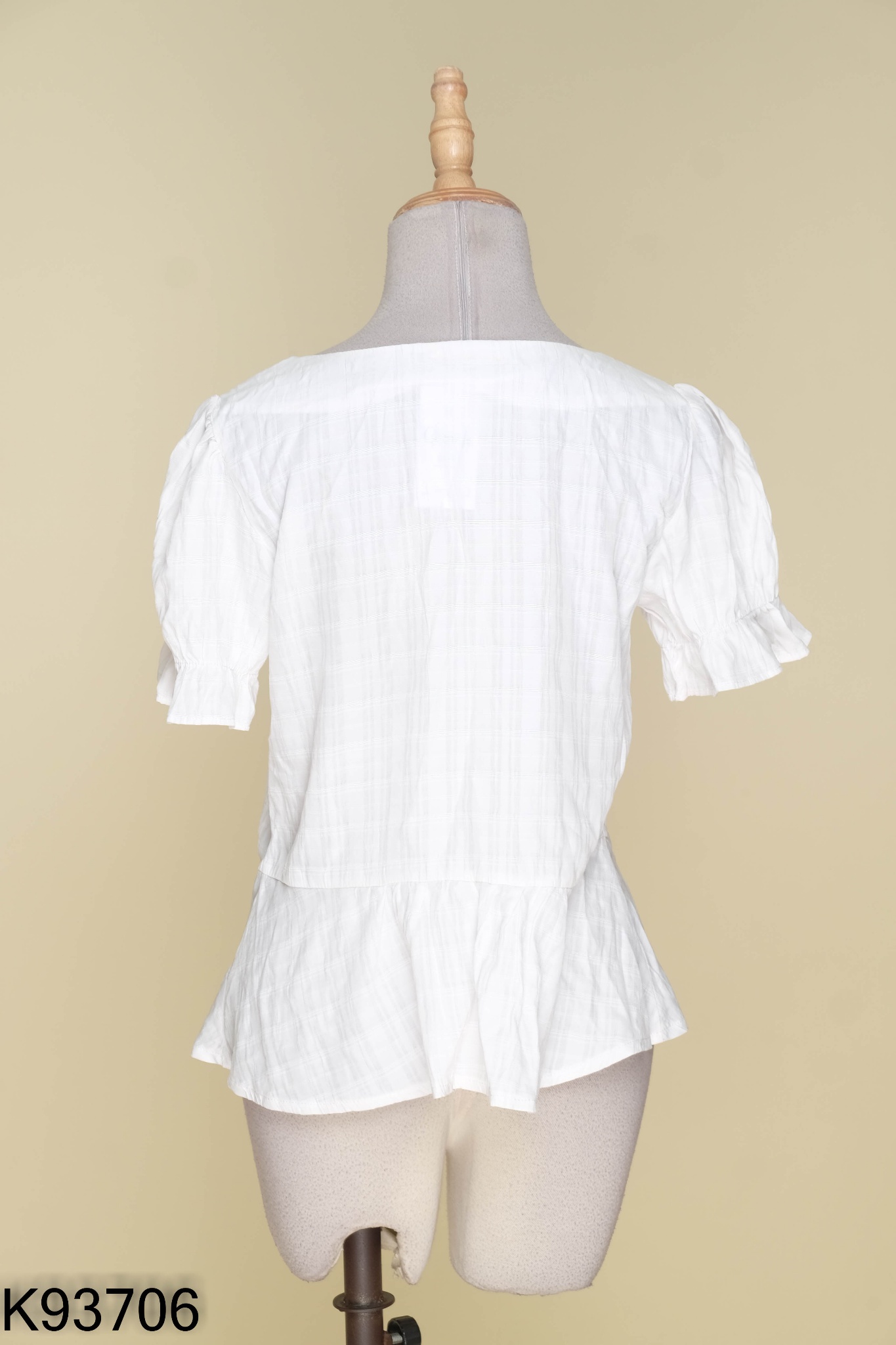 Áo CALIE trắng cổ vuông