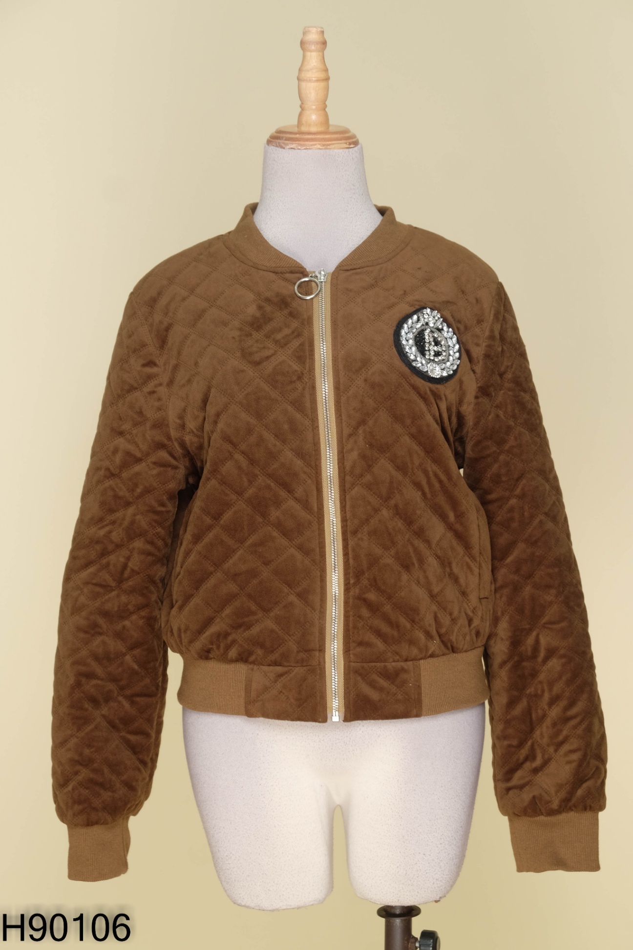 Áo bomber nhung nâu đính đá