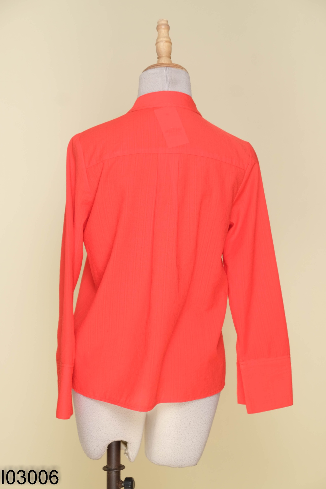 Áo đỏ HONEY DESIGN cúc vàng
