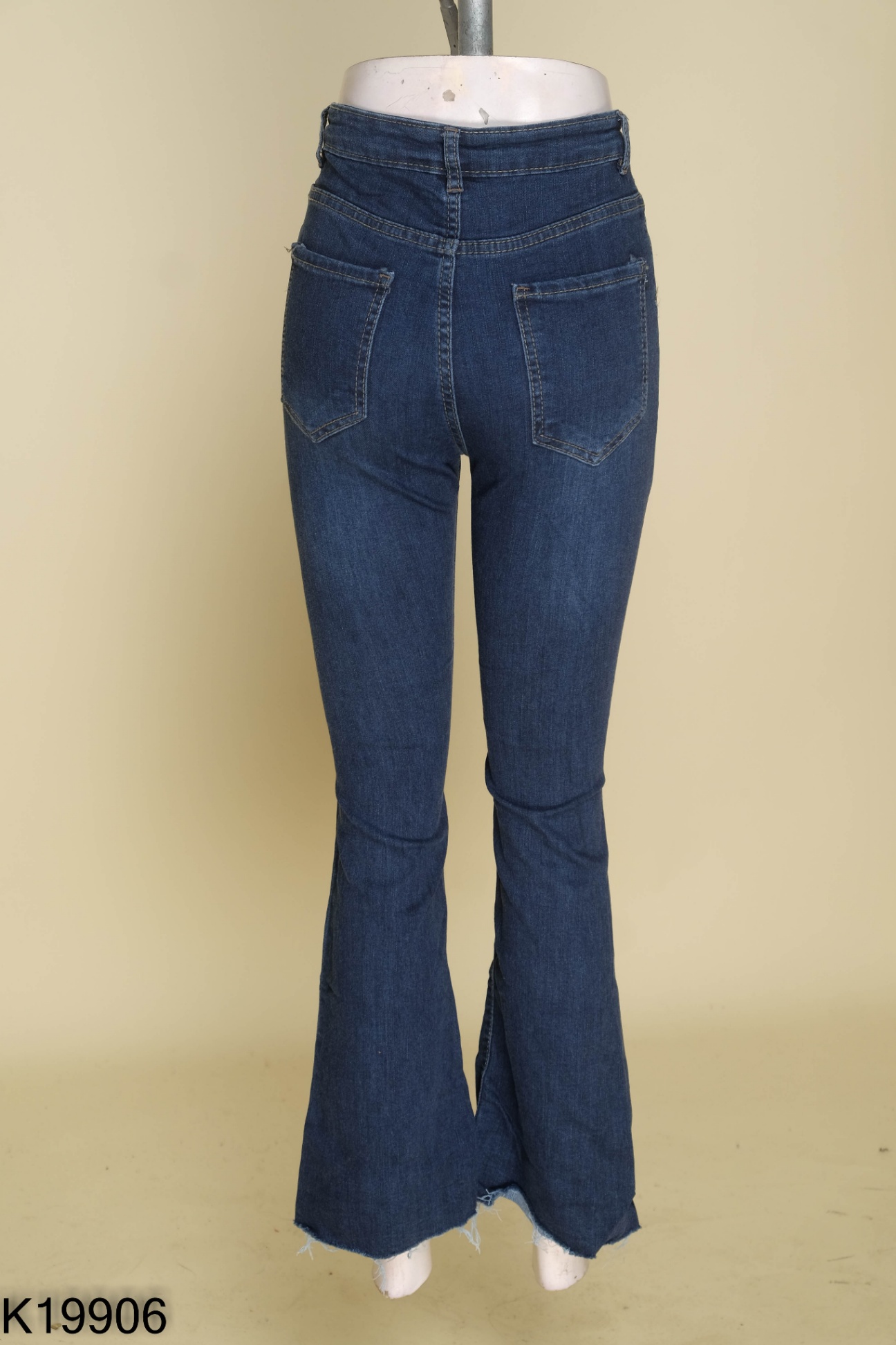 Quần jeans ống loe xanh