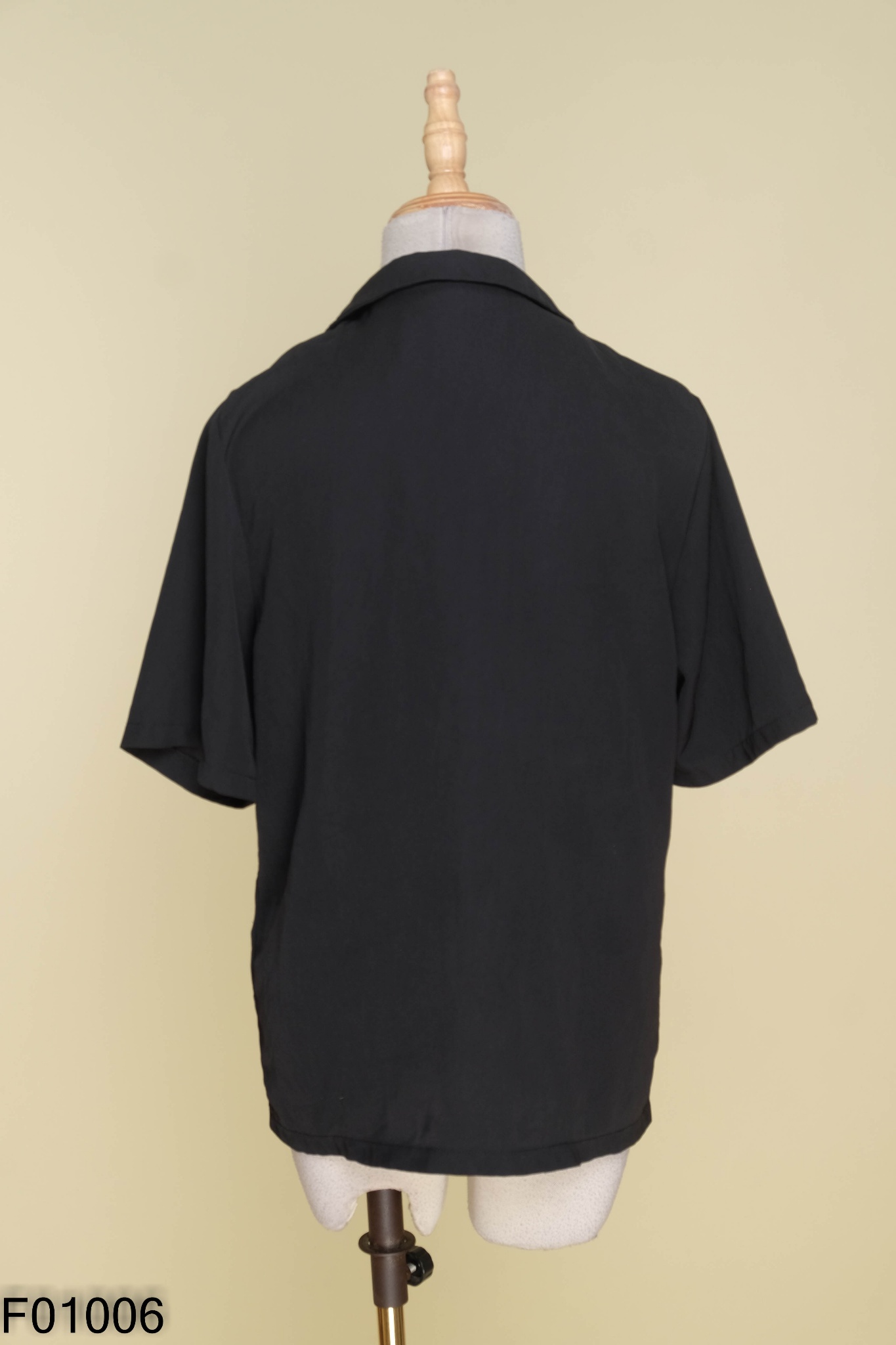 Cardigan len đen bướm trắng