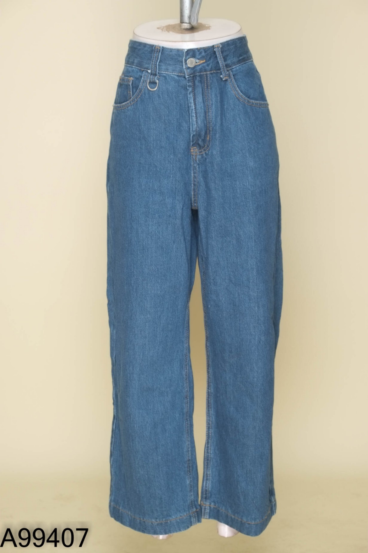 Quần jeans xanh trơn