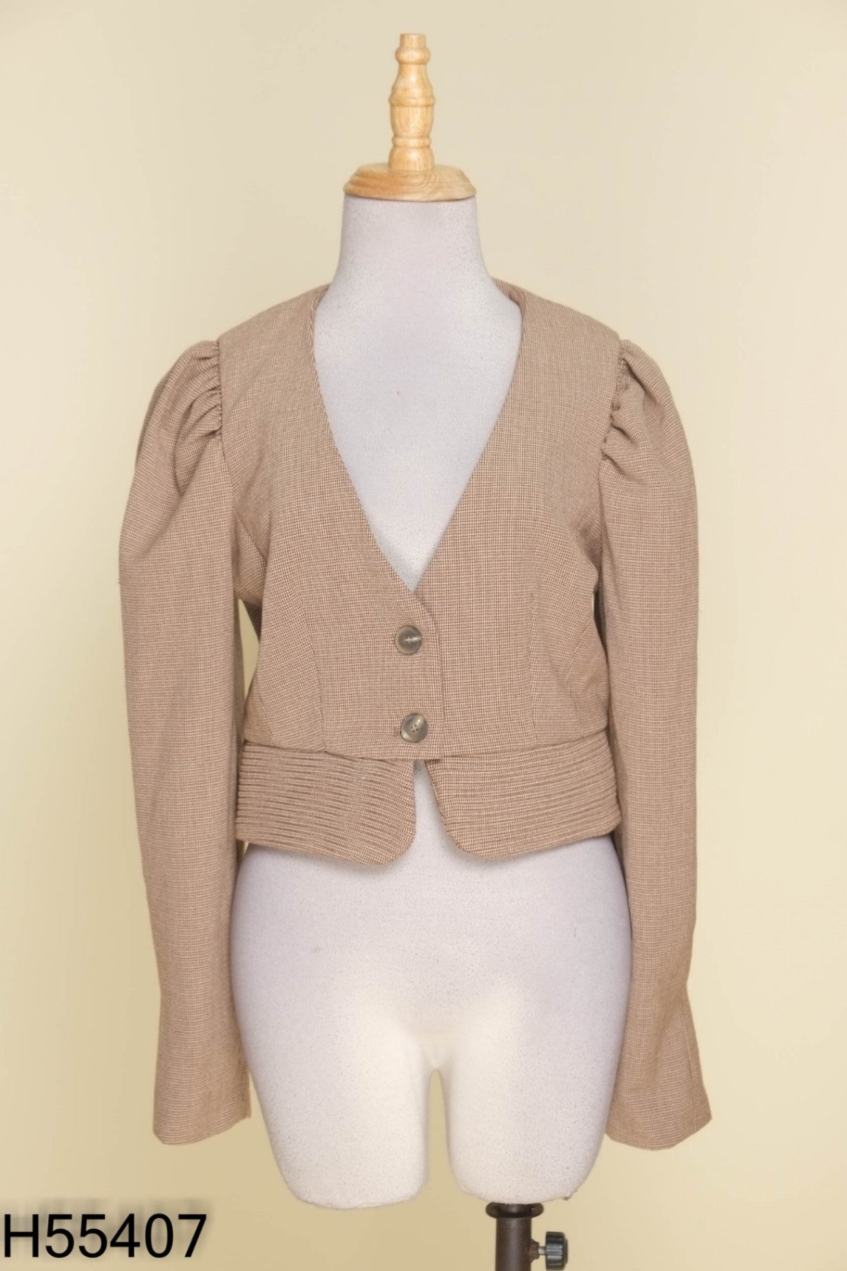 Áo vest nâu kẻ không cổ