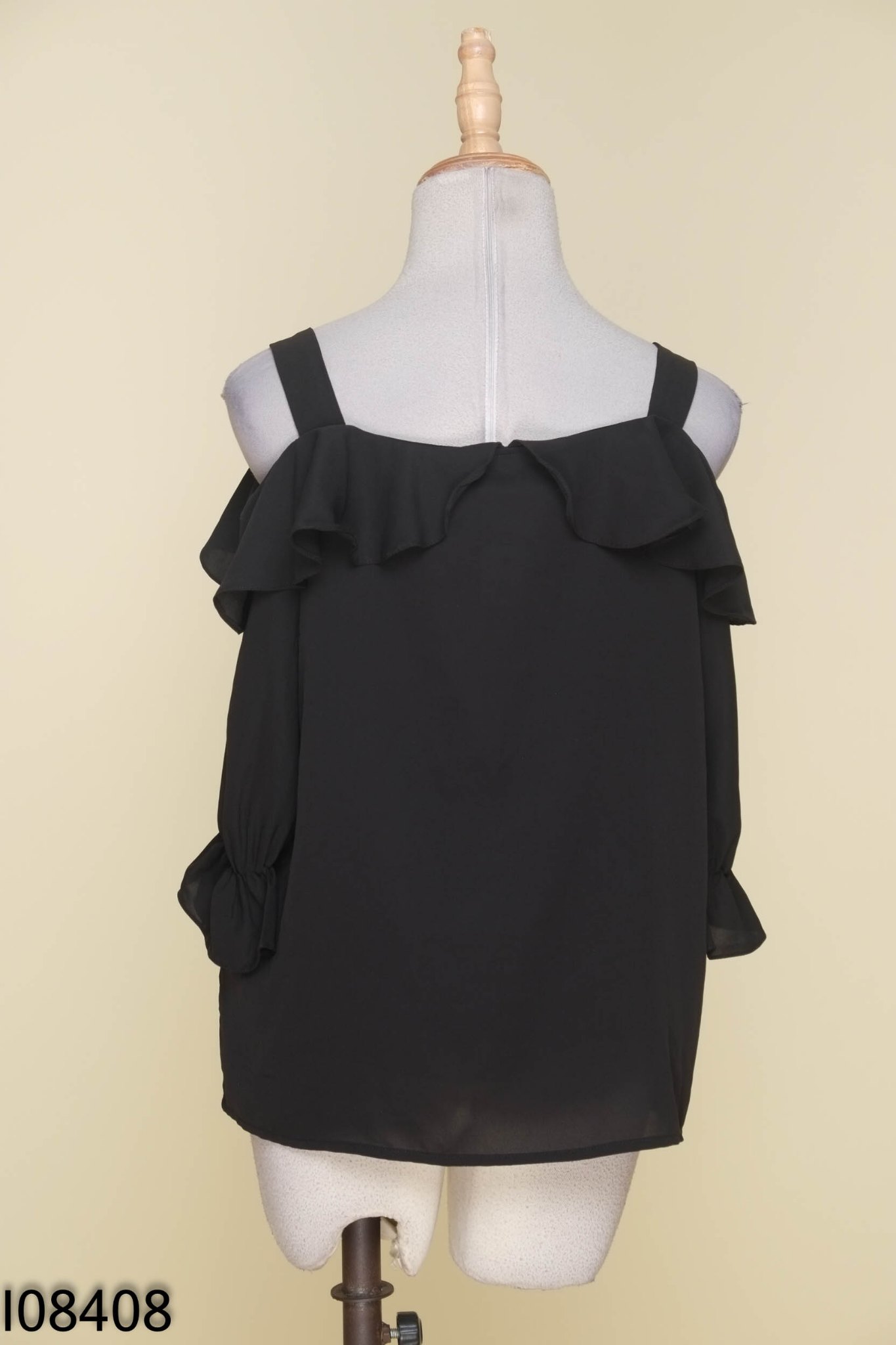 Áo đen 92WEAR phối bèo