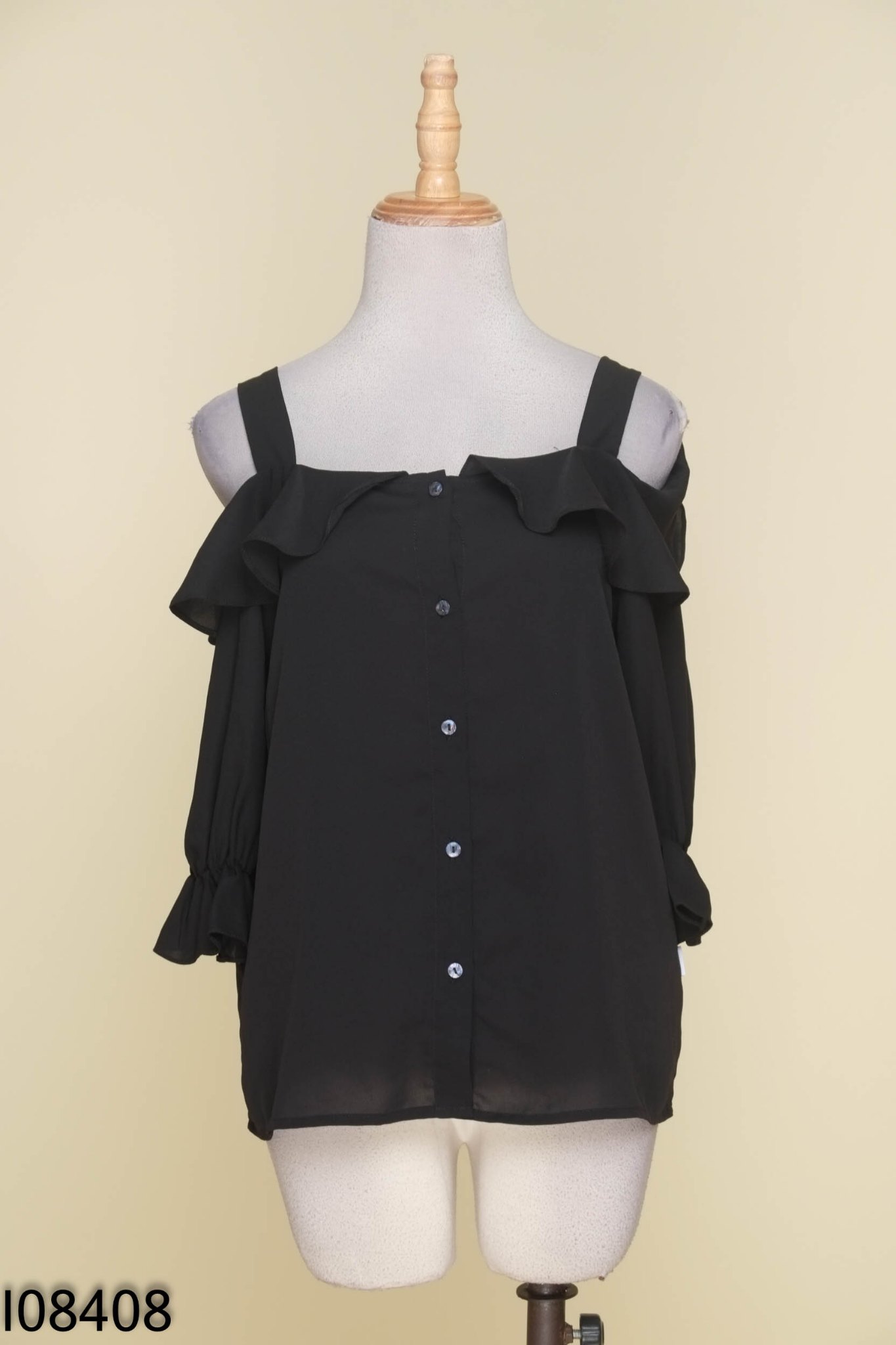 Áo đen 92WEAR phối bèo