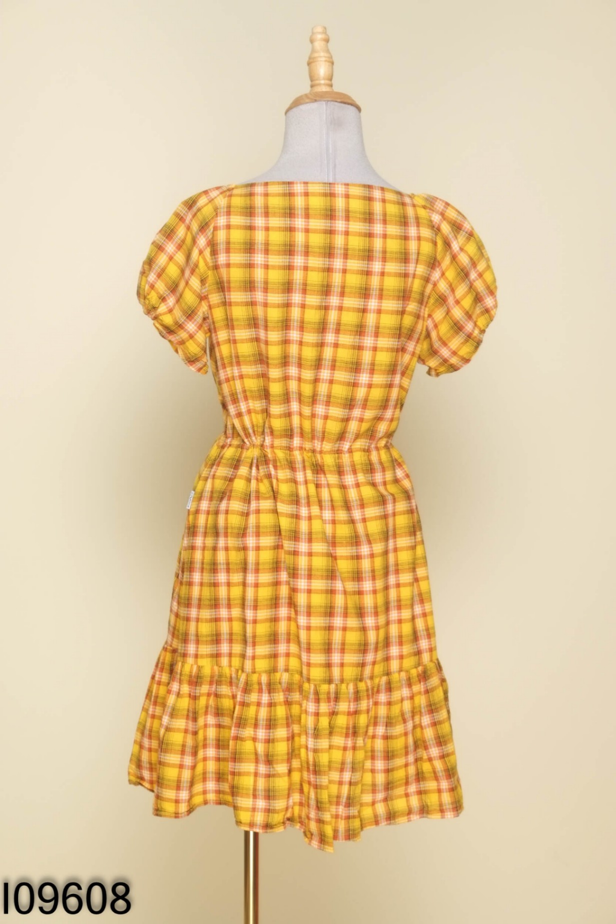 Váy nhỡ 92 WEAR kẻ vàng