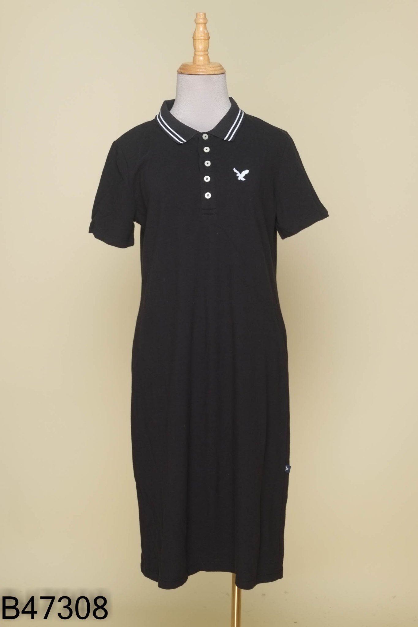 Váy polo đen viền cổ trắng