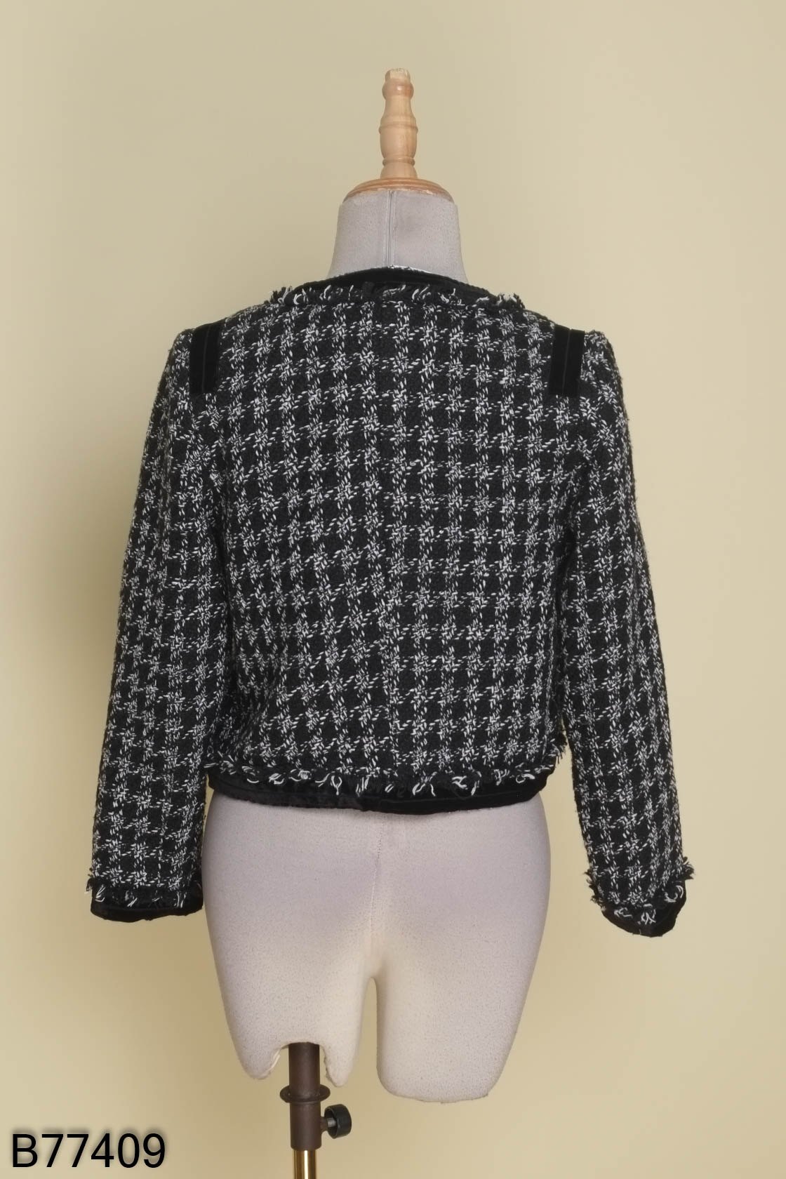 Áo dạ tweed đen phối trắng
