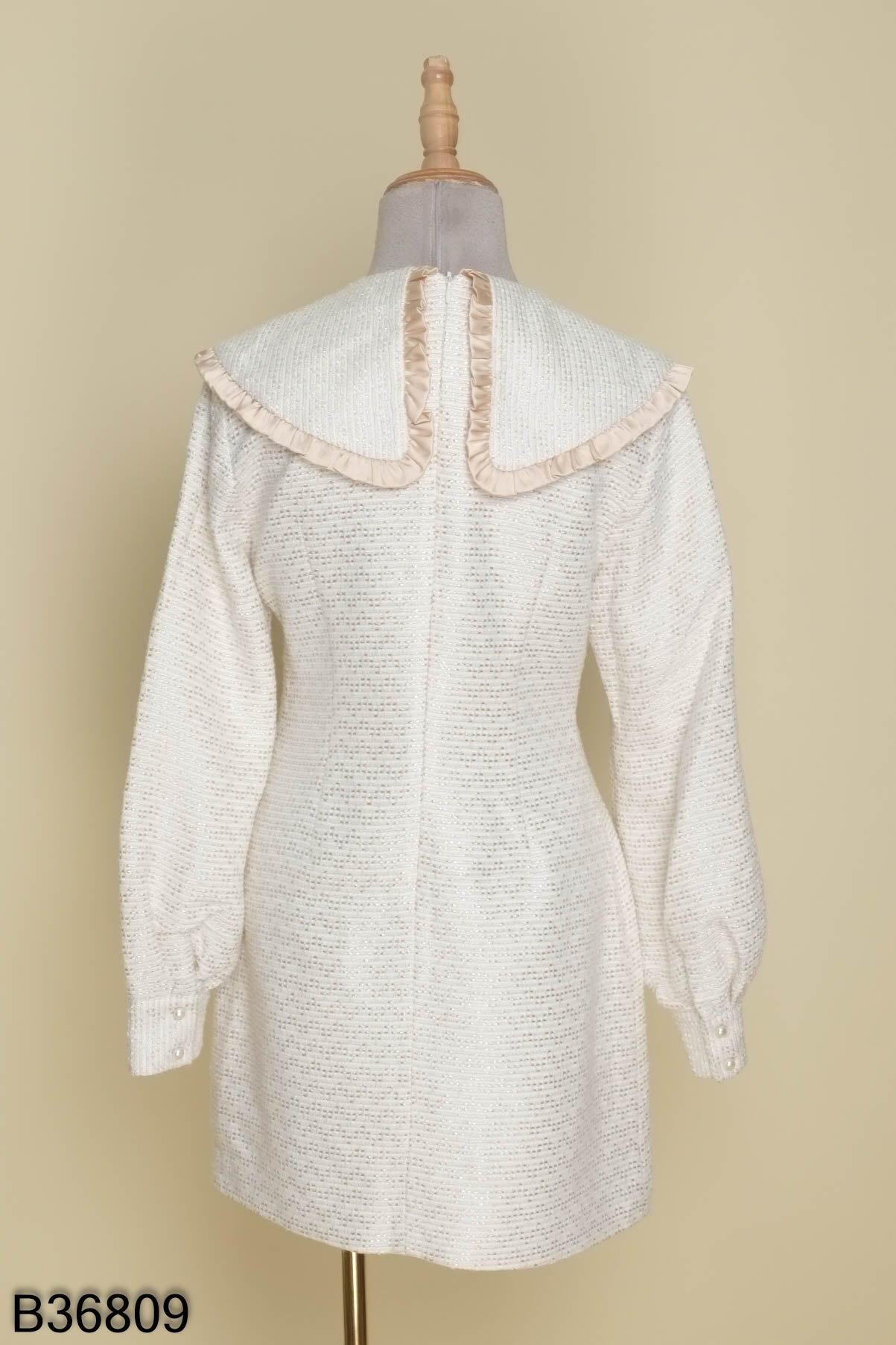 Váy dạ tweed trắng be