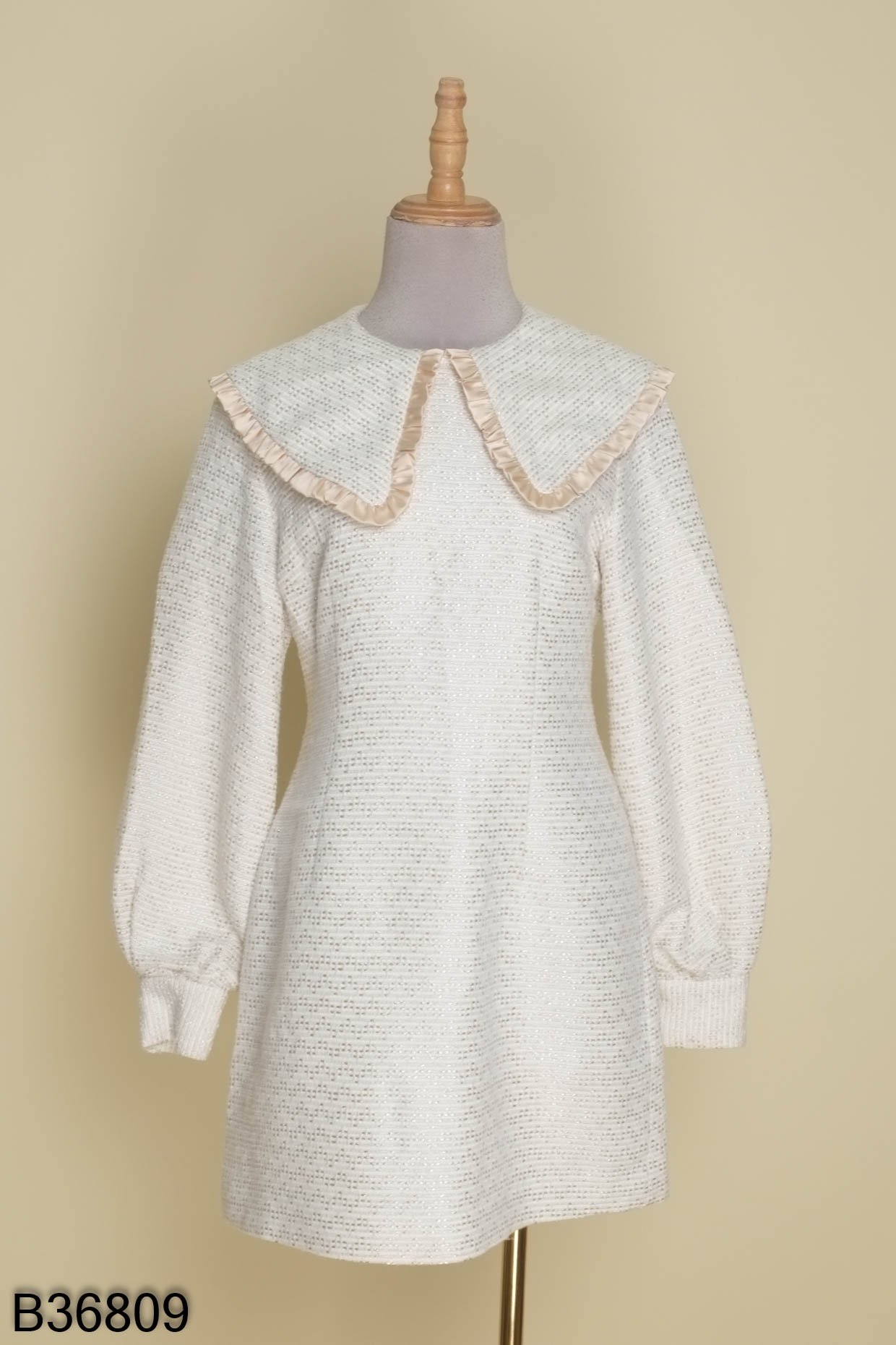 Váy dạ tweed trắng be