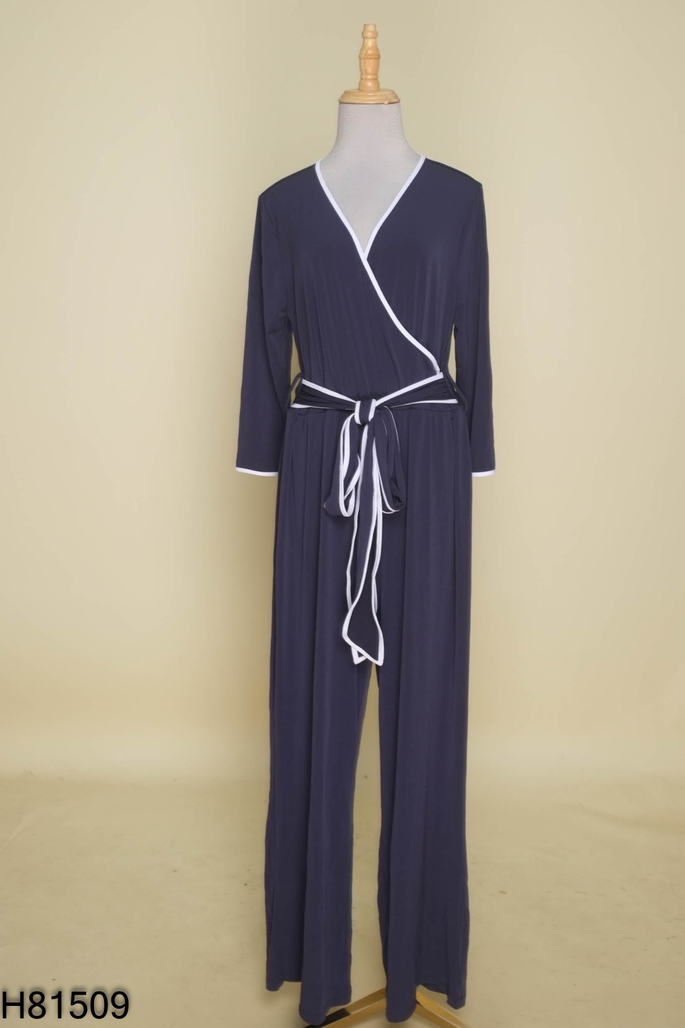 Jumpsuit xanh than viền trắng