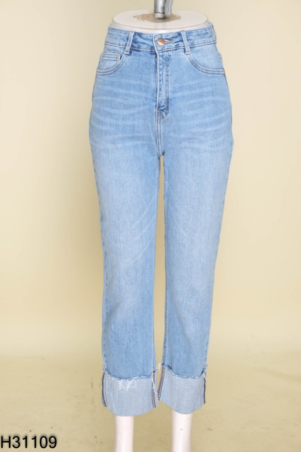 Quần jeans xanh xắn gấu