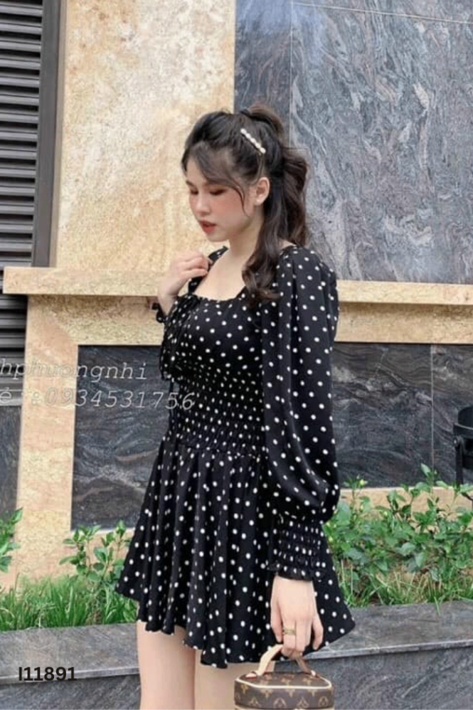 Váy đen chấm bi eo chun