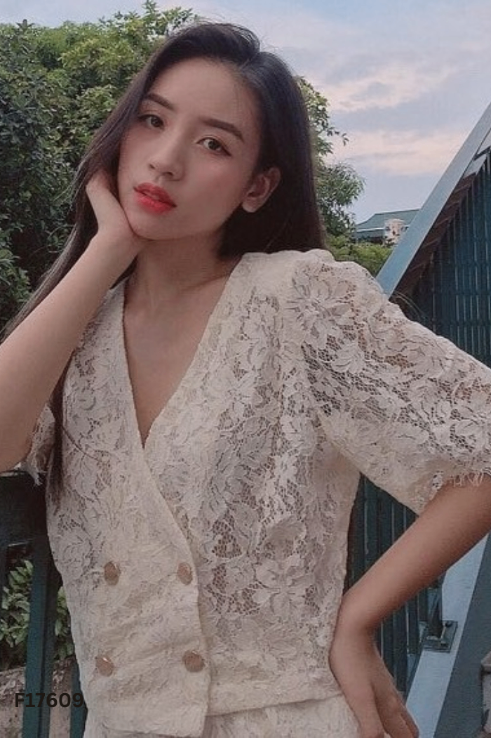 Áo ren be cổ vest