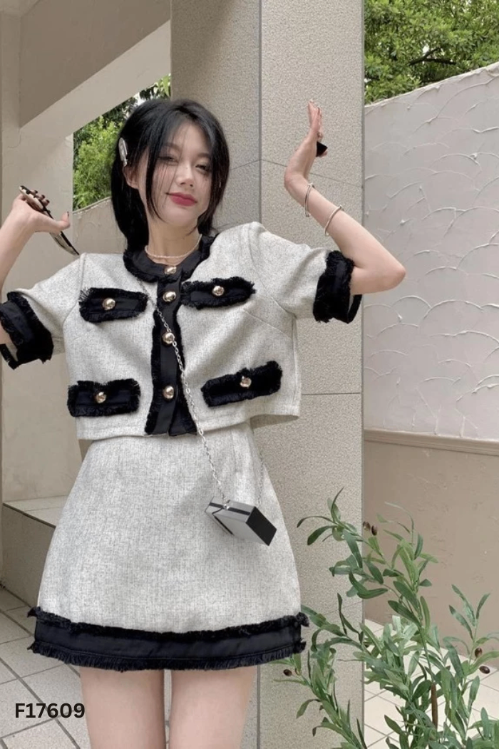 Áo be phối đen tua rua