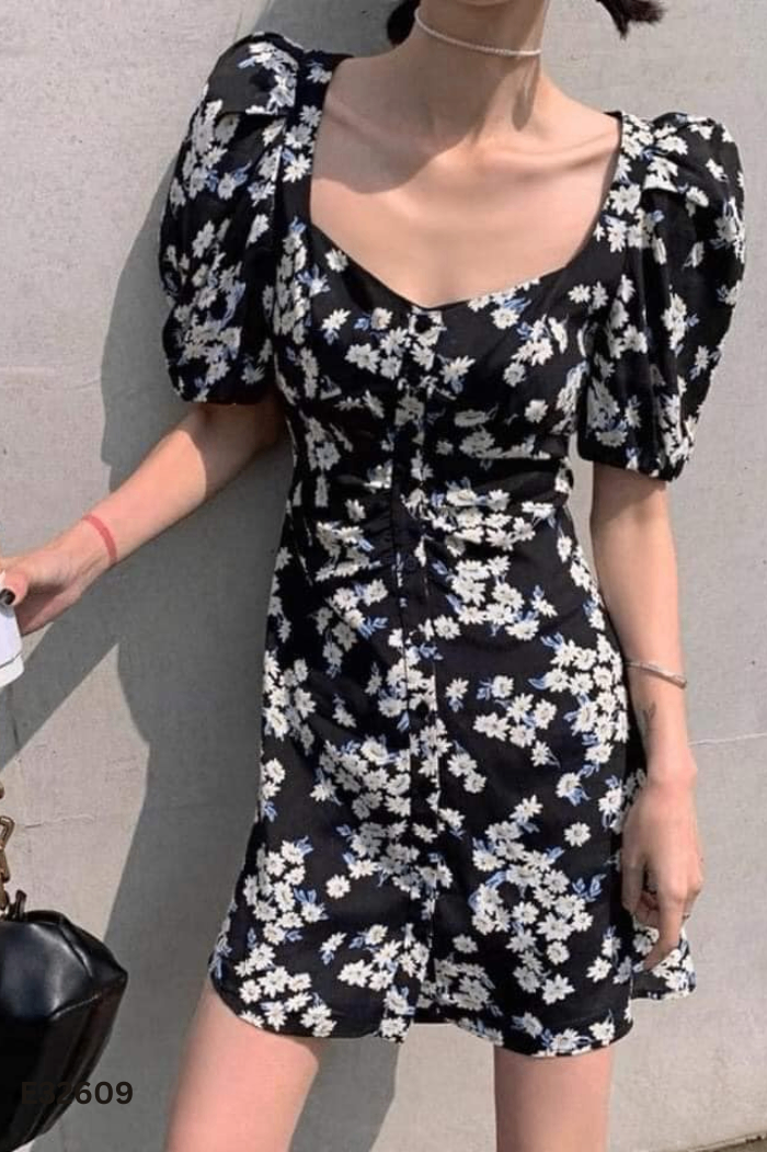 Váy nhỡ đen hoa trắng