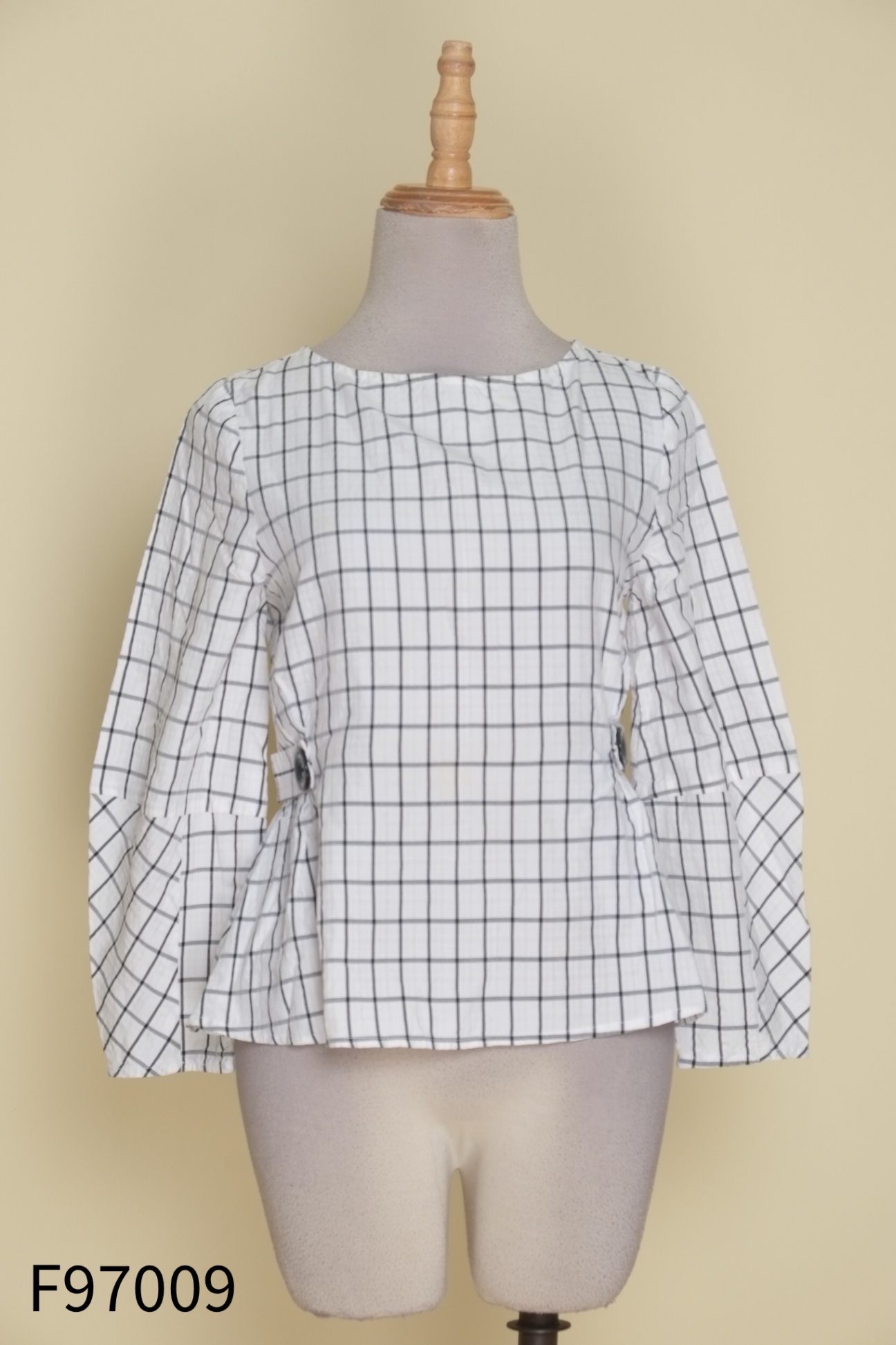 Áo 92 WEAR trắng kẻ xám