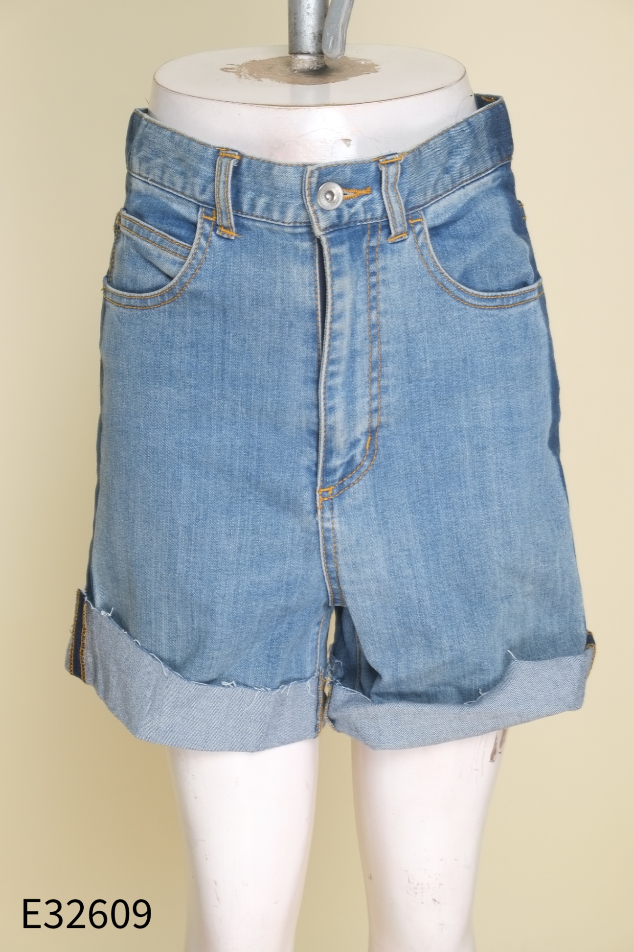 Quần shorts jeans xanh