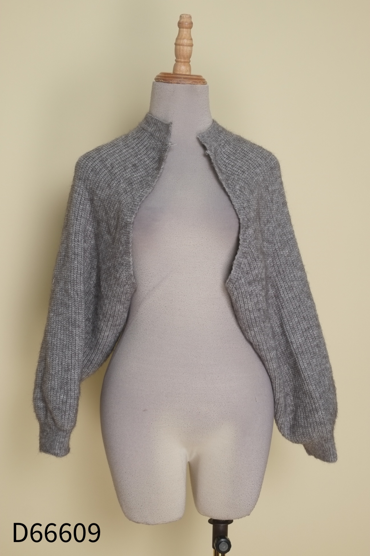 Cardigan len croptop ghi