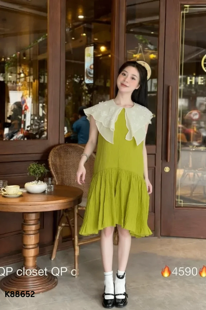 Váy xanh sát nách cổ V
