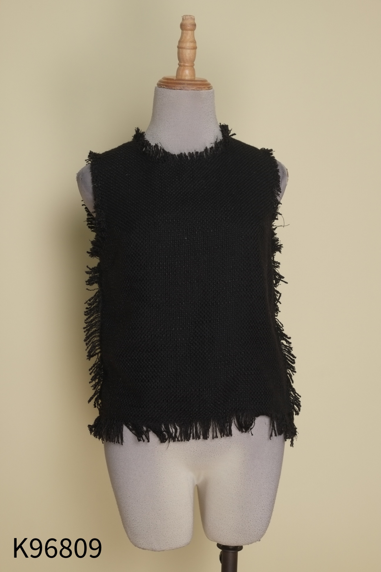 Áo dạ tweed đen sát nách