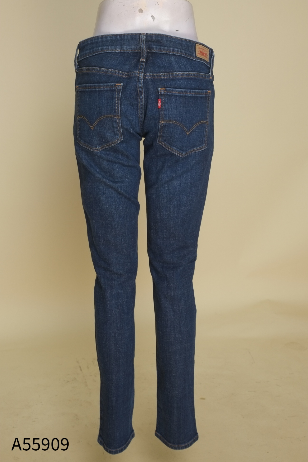 Quần jeans xanh trơn