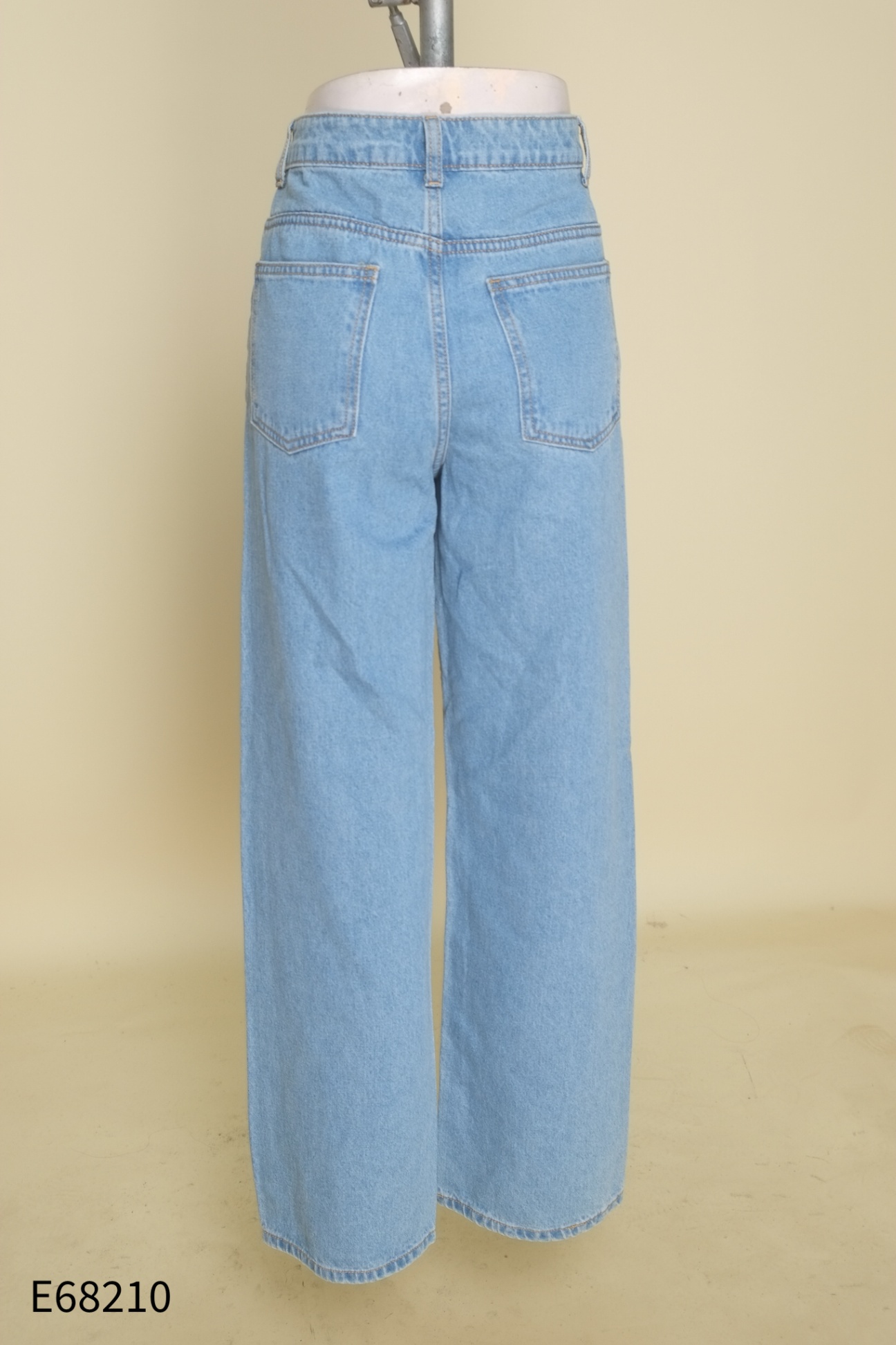 Quần jeans xanh trơn