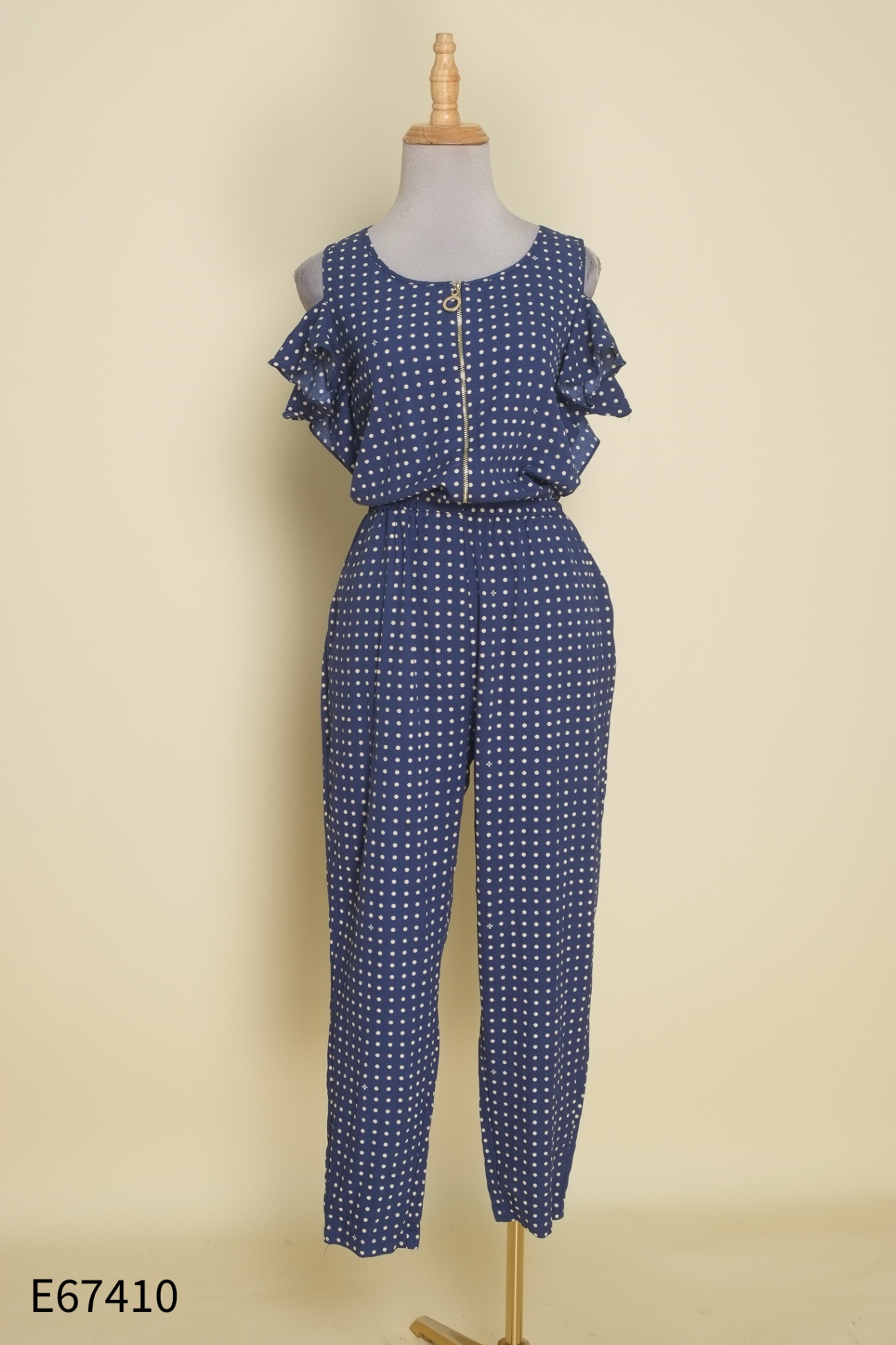 Jumpsuit xanh chấm bi khoét vai