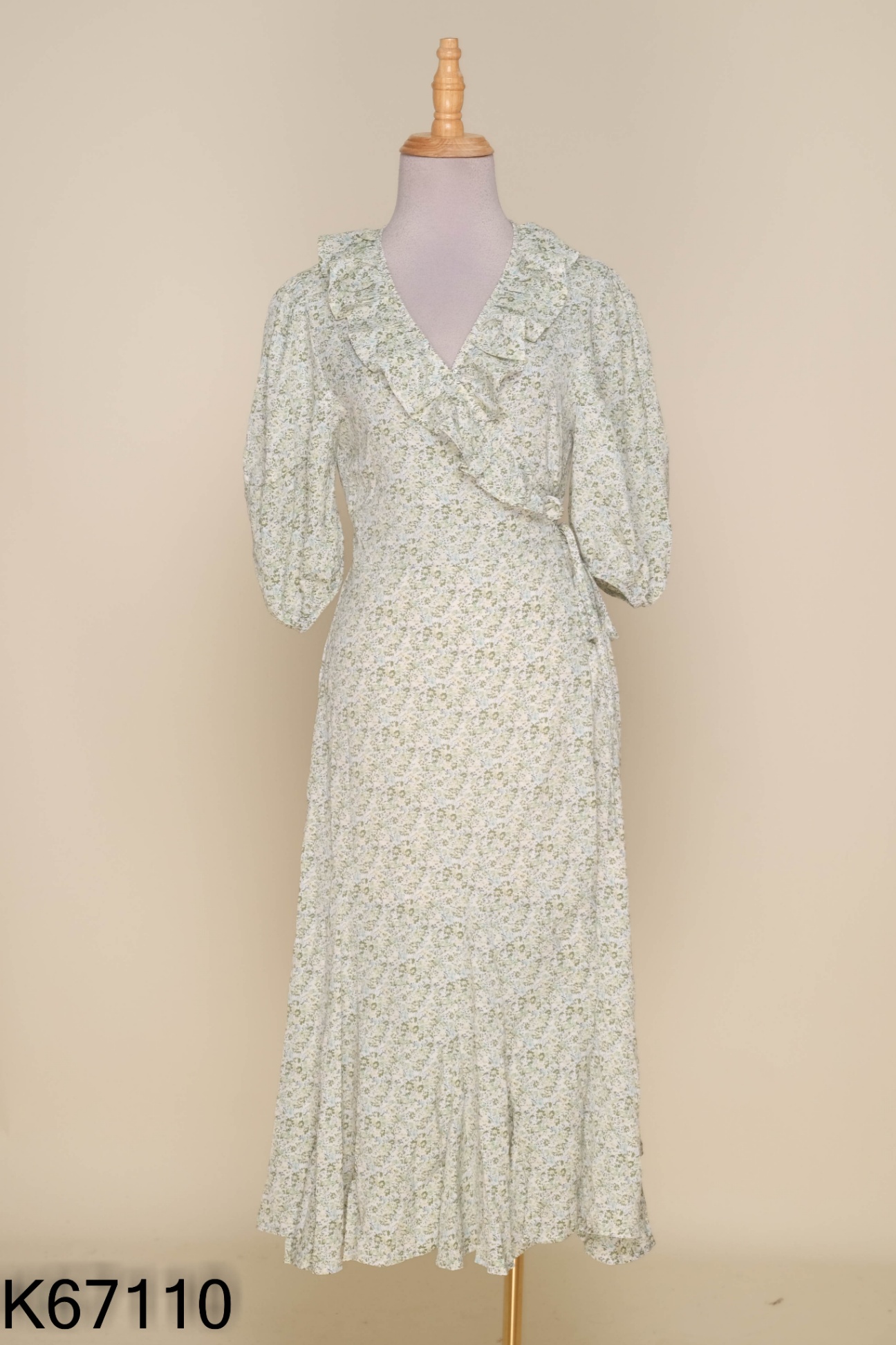 Váy wrap xanh hoa phối bèo