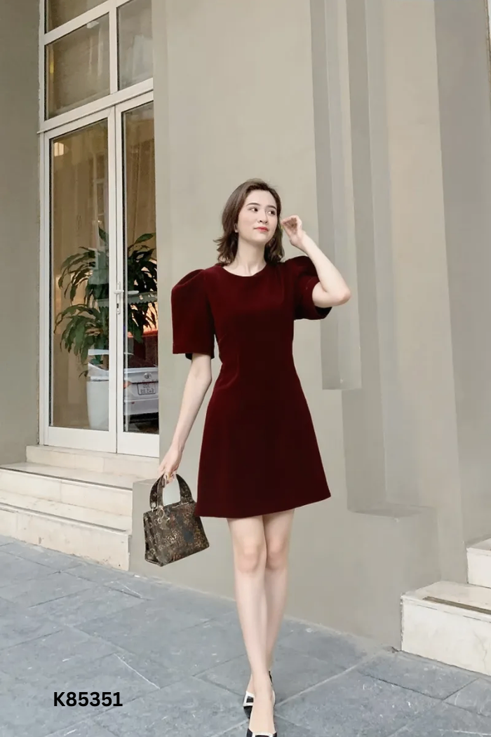 Váy nhung đỏ tay phồng