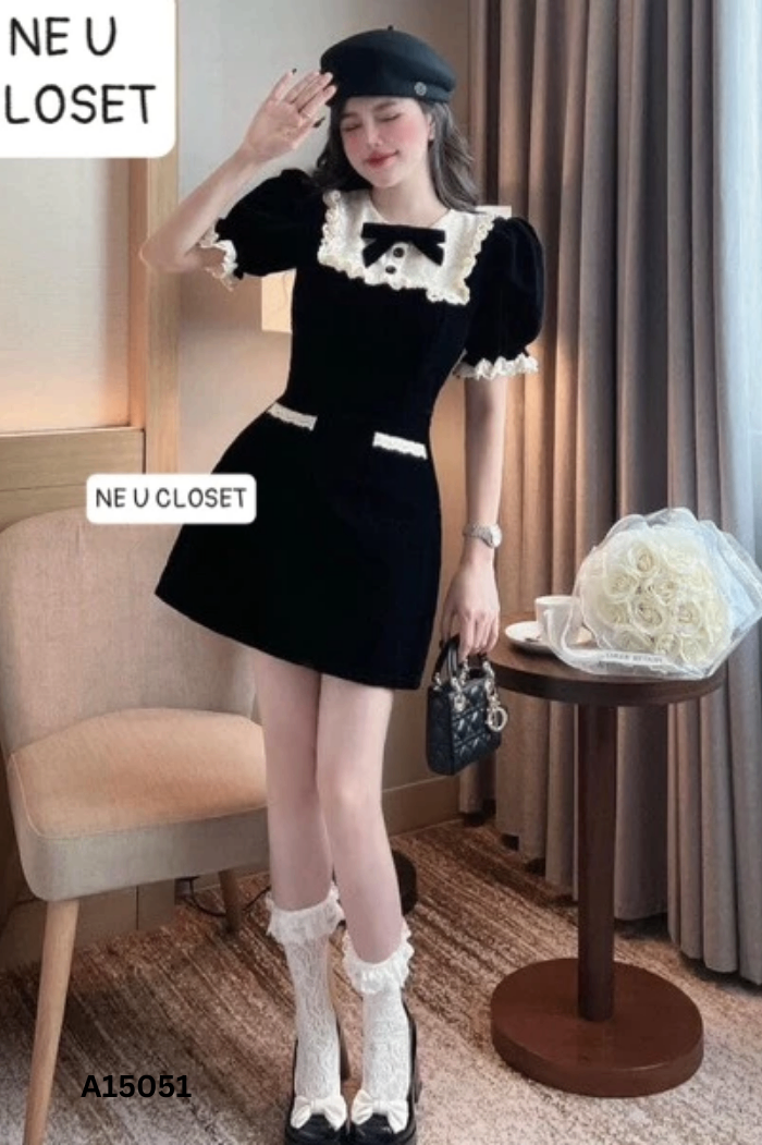 Váy nhung đen phối ren be