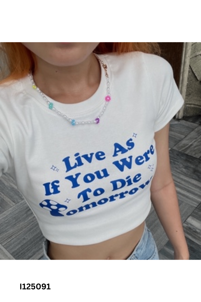 Áo croptop trắng chữ xanh