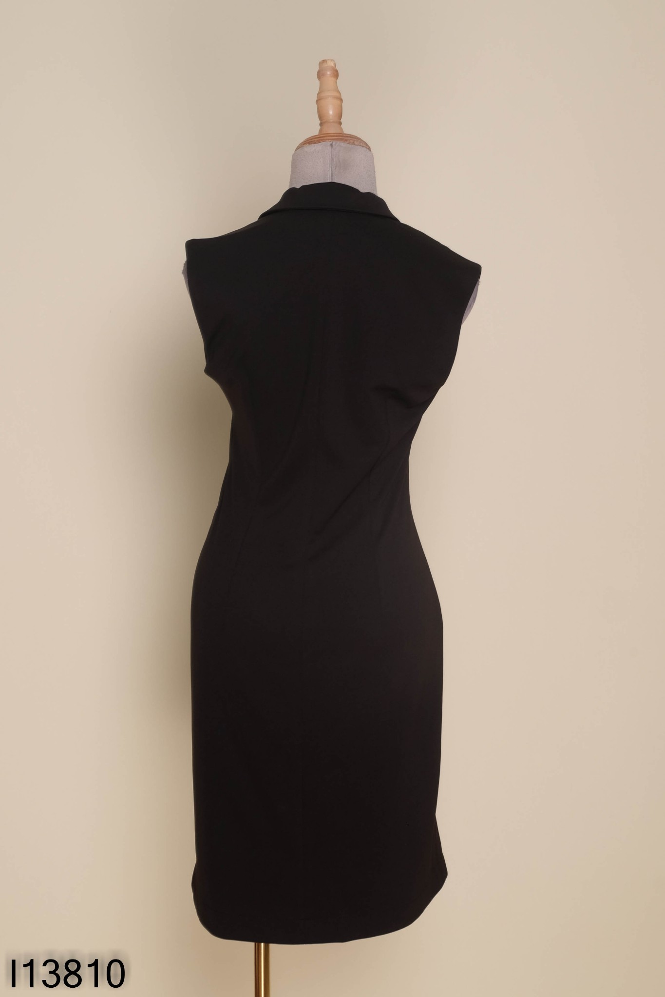 Váy TWENTYFIVE đen cổ vest