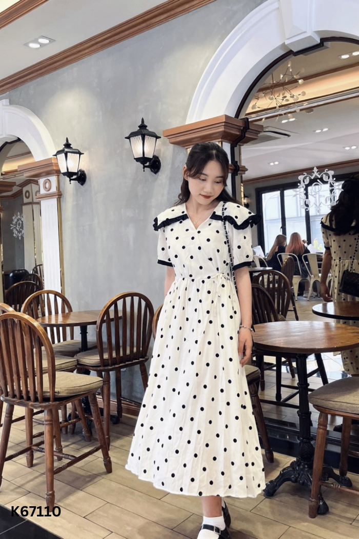 Váy be chấm bi cổ sen