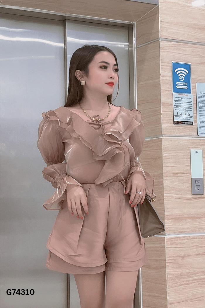 SET MAI PHUONG BUI Áo bèo nâu + quần short