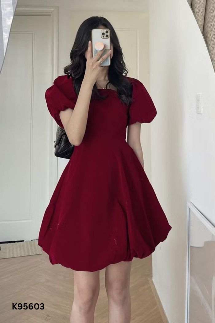 Váy nhung đỏ tay bồng