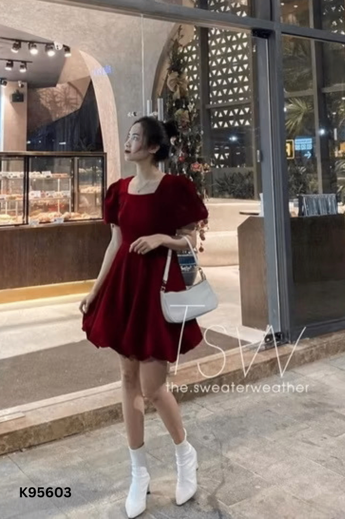 Váy nhung đỏ tay bồng