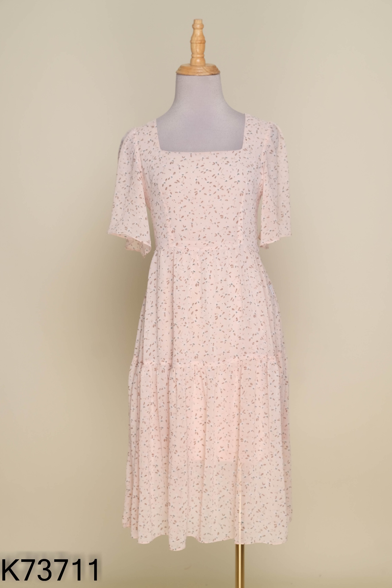 Váy hồng 92 WEAR họa tiết