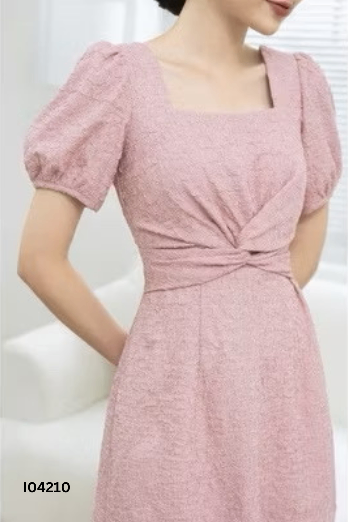 Váy hồng TIIN xoắn eo cổ vuông