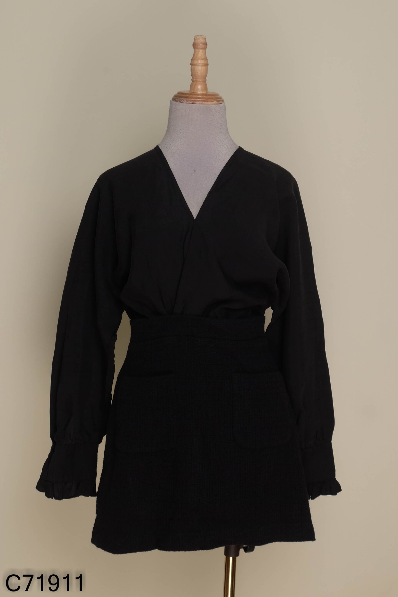 Váy ZARA đen phối dạ